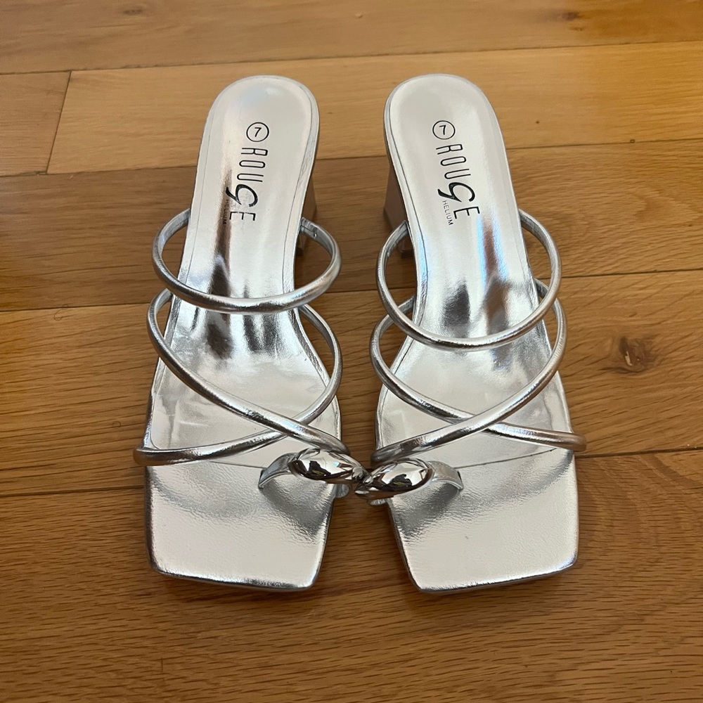 Rouge Strap Solver Sandals – NWT | Never Worn